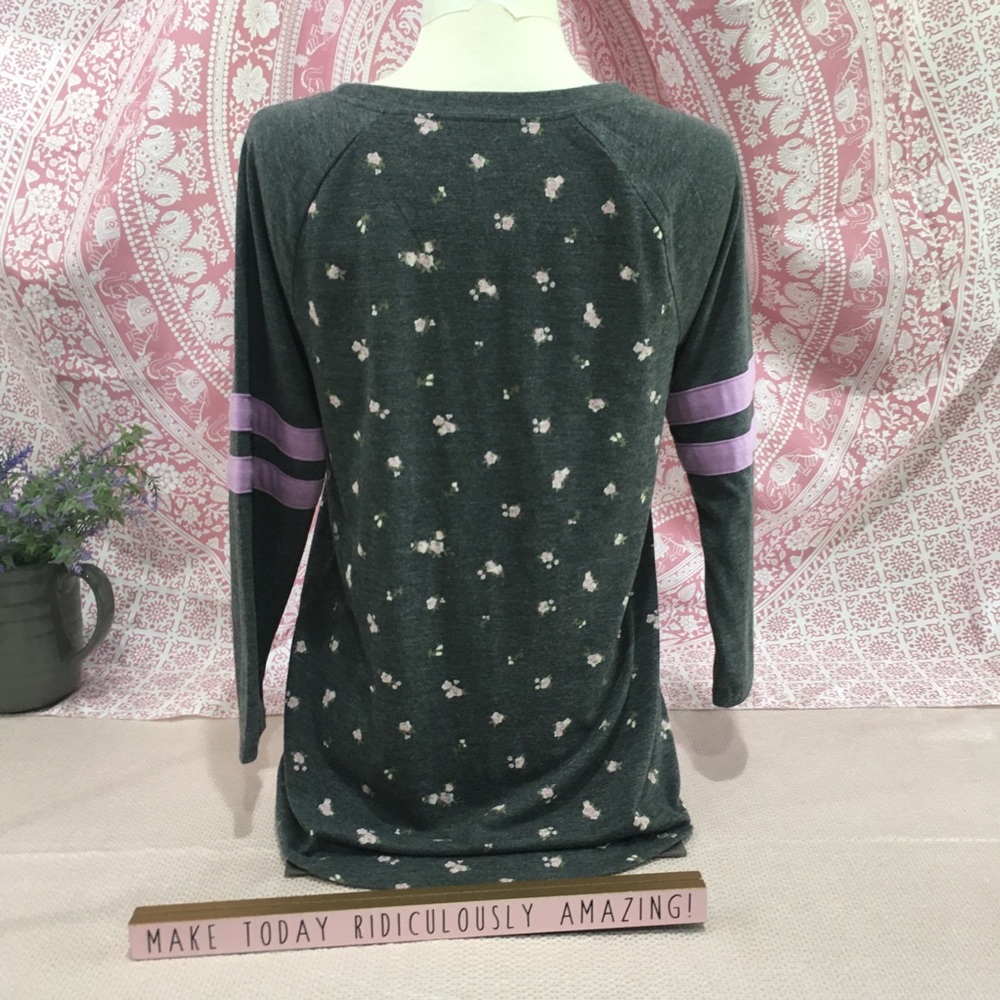 🌷3 Tops for $18 - NWT Arizona Jean Co. Grey Floral Crew Neck Shirt - Picture 4 of 16